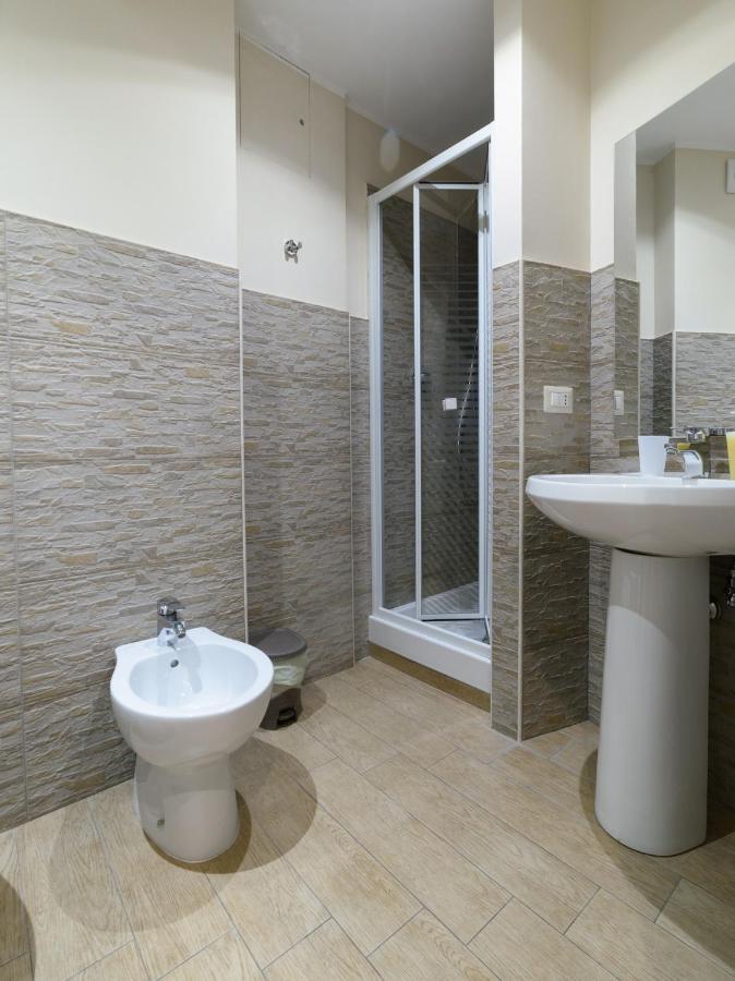טודי Flora Hotel מראה חיצוני תמונה